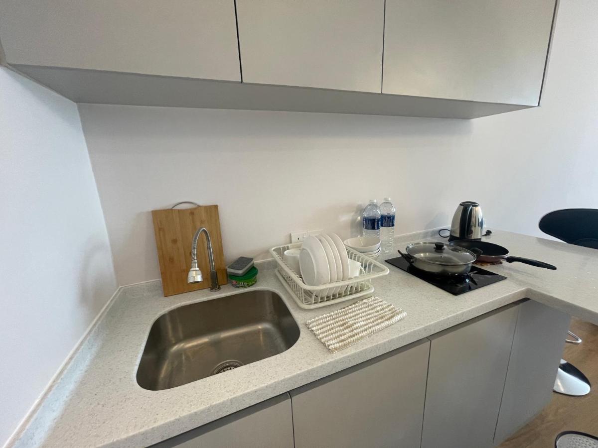 Aru Suites Homestay Wifi,Carpark,24H Check In,Water Filter By R2 Residence Кота Кинабалу Екстериор снимка