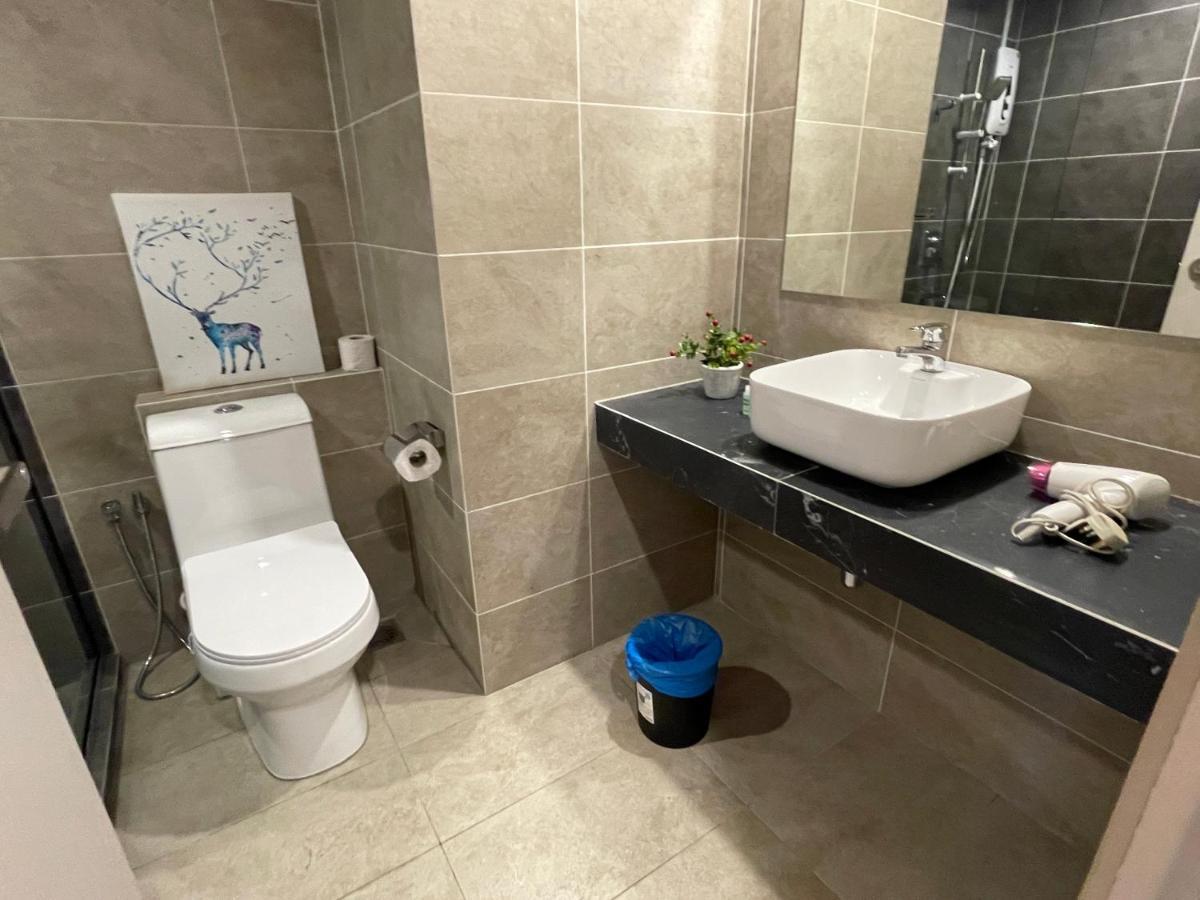 Aru Suites Homestay Wifi,Carpark,24H Check In,Water Filter By R2 Residence Кота Кинабалу Екстериор снимка